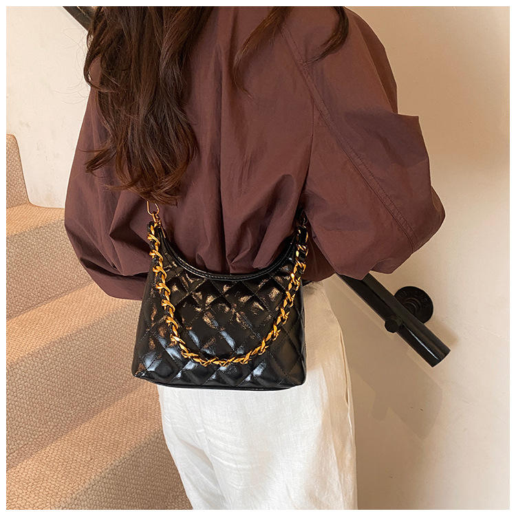 2024 Vintage Women's Retro Diamond Grid Small Fragrant Chain Tote Bag Versatile Single ShoulderCrossbody Commuting Armpit Cover