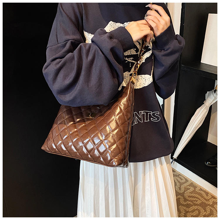 2024 Vintage Women's Retro Diamond Grid Small Fragrant Chain Tote Bag Versatile Single ShoulderCrossbody Commuting Armpit Cover