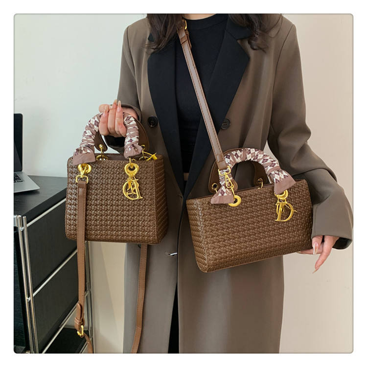 2024 New Luxury Retro Woven Pattern Handbag Women's Daily Office Waterproof PU Leather Shoulder Bag Messenger Bag Vintage Style